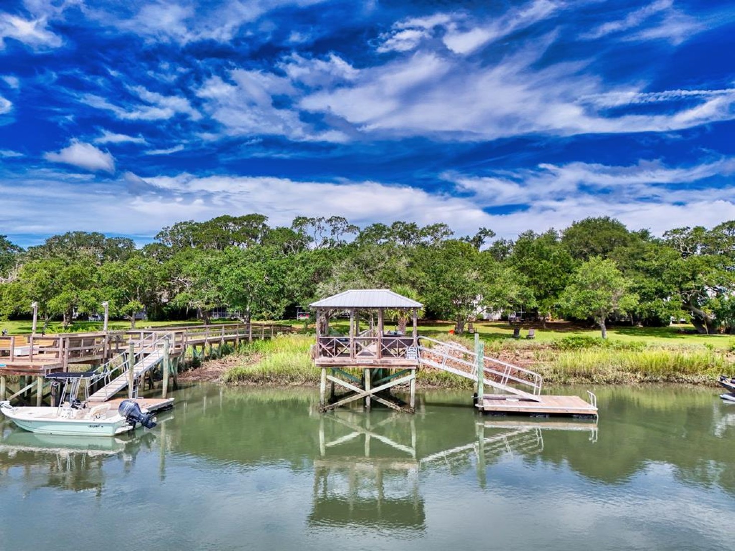 boat dock on the waterway in Murrells Inlet SC at vacation home near Myrtle Beach